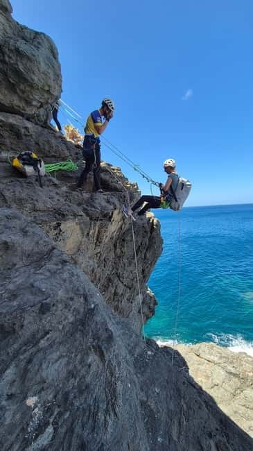 Agaete: Gran Canaria Coasteering. Marine Ferrata and Zipline - Pablo’s guiding style and group size