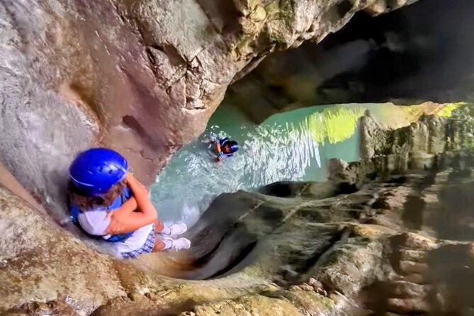 AMBER COVE-TAINO BAY 5 Zip Lines 7 Waterfalls + Locale Food - A Dominican lunch after the water