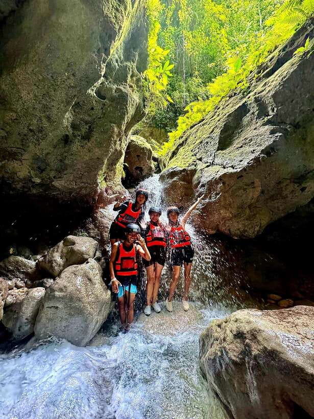 Cebu: Shared Tour Kawasan Falls Canyoneering & Ziplining - A beachfront lunch in Badian