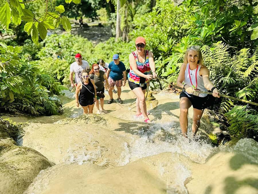 Chiang Mai: Sticky Waterfall and Zipline Adventure Day Trip - Lunch after the canopy course