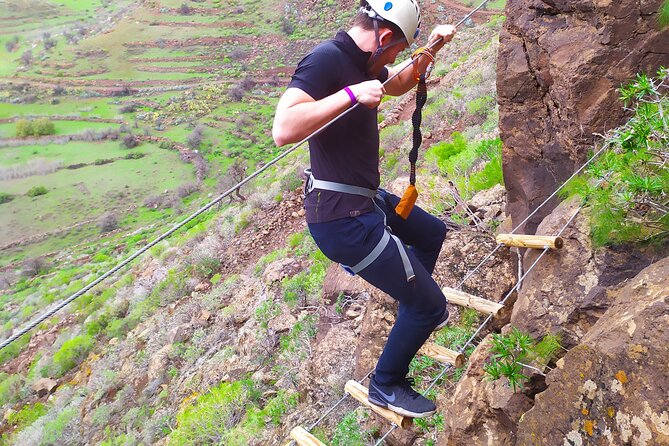 Climbing + Zipline + Via Ferrata + Cave. Adventure route in Gran Canaria - Entering the volcanic tube
