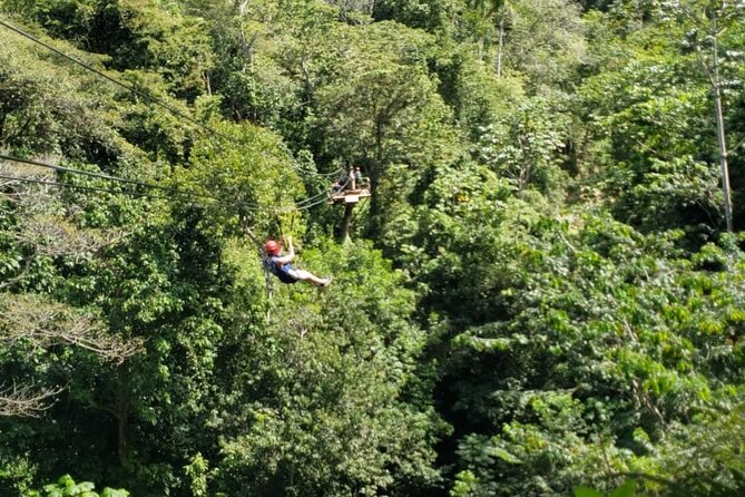Combo Zipline & Waterfalls - A Dominican lunch after the water