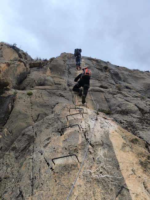 Elda: El Bolón via ferrata with zipline and abseiling - The horizontal flanking section and the view from above