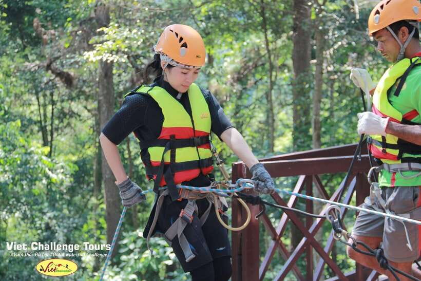 Extreme ZIPLINE 1500M & CANYONING in DA LAT - What the guide support means in practice
