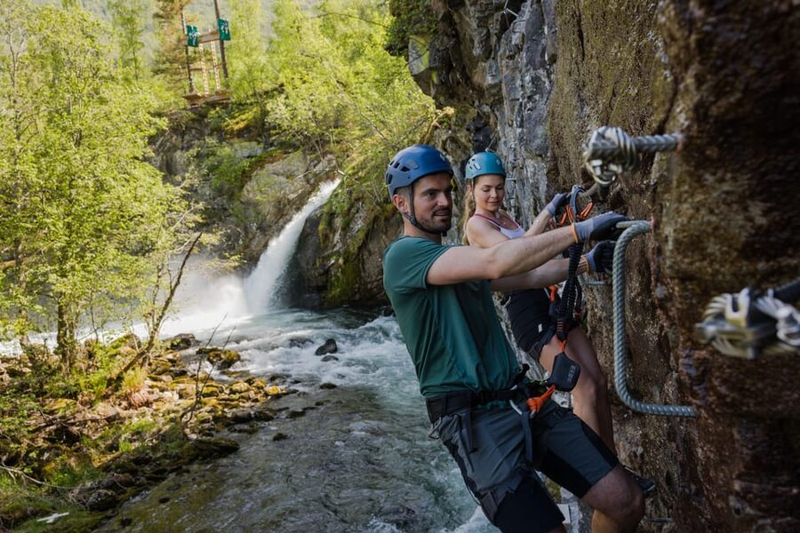 Geiranger: Zipline Park Experience - Staff, instruction, and group size