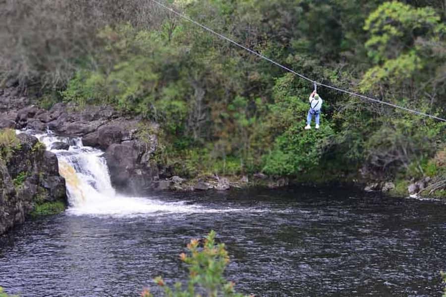 Hakalau: 9-Line Zipline Adventure with Umauma Falls View - The views are part of the price