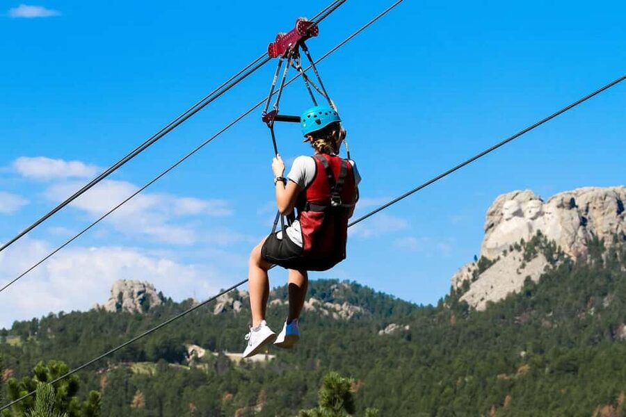 Keystone, SD: Pinnacle Zipline Tour by Mt. Rushmore - Why two guides make a difference