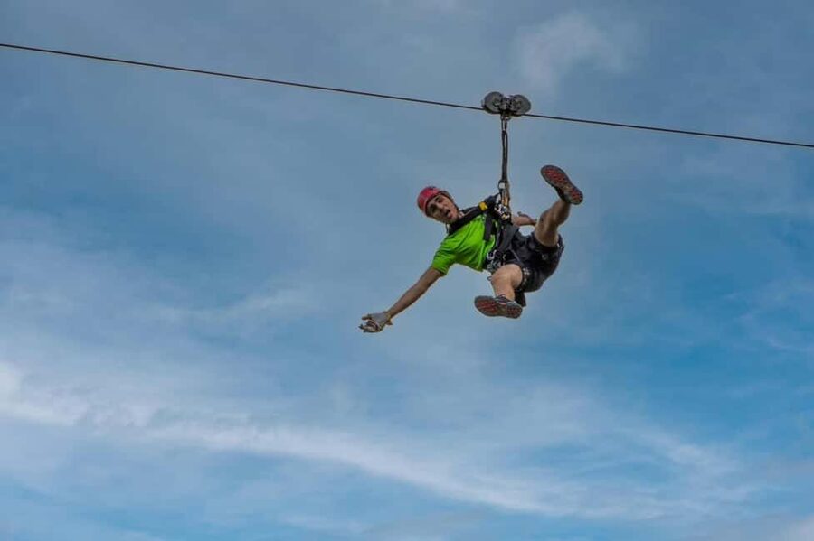 Madeira Adrenaline 4x4 Tour: Zipline, Giant Swing and Seixal - Ponta do Sol: bananas, sun, and a gentle beginning
