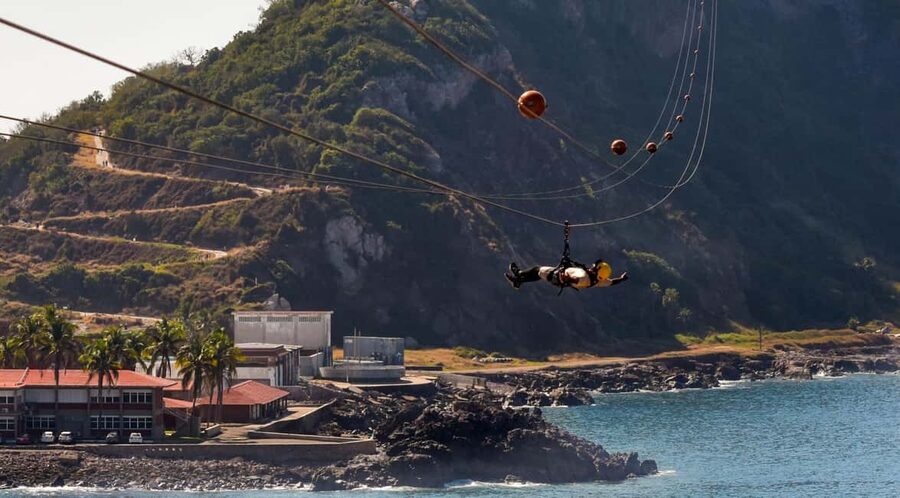 Mazatlan: Lighthouse Zipline Adventure at Farolesa - The important caveat: some riders have stopped short