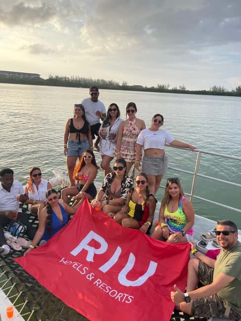 Montego Bay: ATV, Zipline, Catamaran, and Horseback Tour - Jamaican lunch with a scenic pause