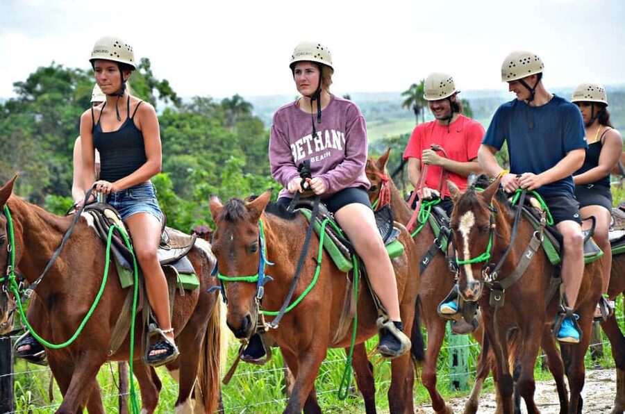 Punta Cana:Paseo en buggie ,caballo y ziplines en la selva - Getting from Punta Cana hotels to the ranch