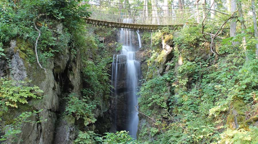 Sevierville: Waterfall Canopy Zip Lining in Smoky Mountains - The two-hour promise and the timing question