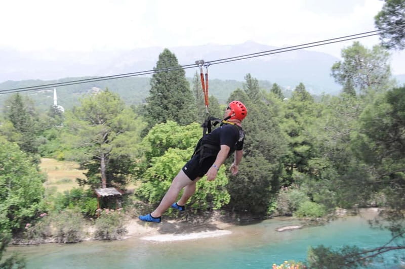 Super Combo 5in1 Jeep, Rafting, Buggy, Zipline and Canyon - Rafting through the river section