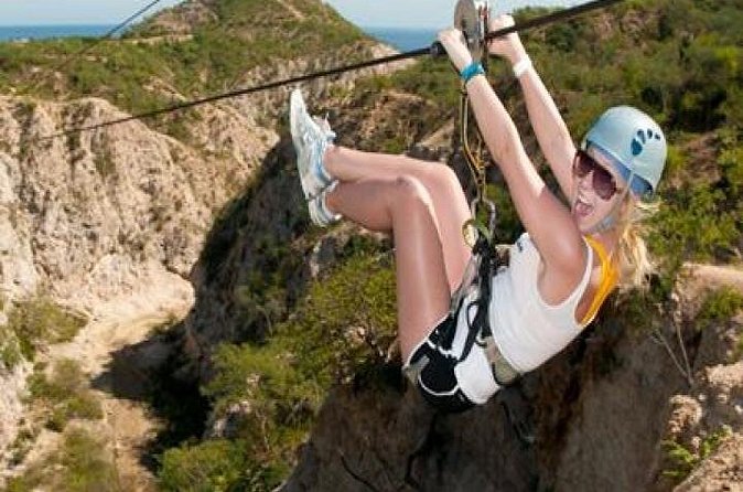 Ziplines and Rappelling at Costa Azul - Lockers and water make the practical side easier